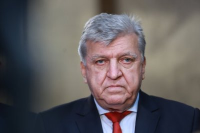 Eкоминистър Генов: Работещите в "Кроношпан" са заплашвани по телефона 