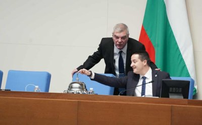 Фалстарт с Изборния кодекс, БСП се разцепи при гласуването