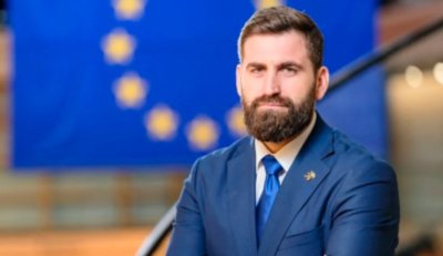 Евродепутат се изуми: За да летя до Брюксел и детето ми да седи до мен трябва да доплатя 79 евро