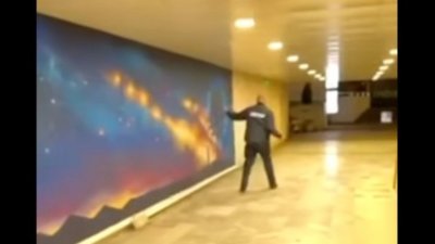 Пиян полицай вършее из метрото, какво каза МВР (ВИДЕО)