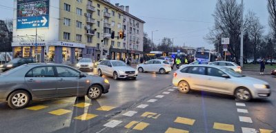 Автобус аварира на ключово кръстовище в София