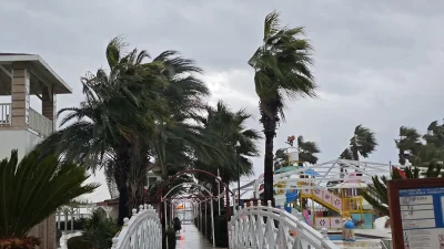 Проливният дъжд придружен от силен вятър принуди Христо Янев да