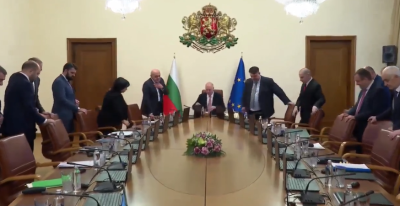 Кабинетът отпусна десетки милиони за учени и образование 