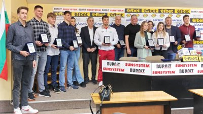 Компрометираната плувна федерация раздаде наградите си, Мицин е първи!