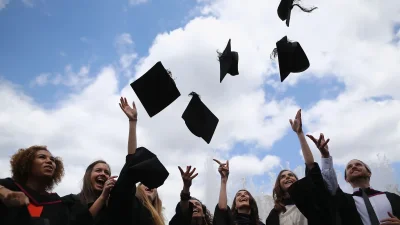 Студентите у нас намаляват но за сметка на това професорите