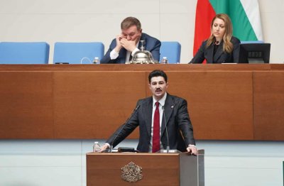 Човек на Копейкин нарече Василев "Господин гел" 