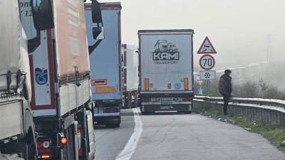 Блокадата по западната ни граница продължава, загубите са сериозни