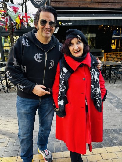 Цецо Елвиса възроди с Мими Николова ретро хита "Замълчи, замълчи" (ВИДЕО)