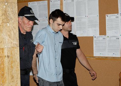 19-годишният джигит, прегазил трима в заведение в Разград, поиска лека присъда 