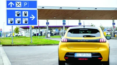 Бензиностанциите в Европа отварят магазини