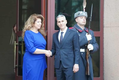 Мъжът на Лена възхвали с ода Андрей Гюров 