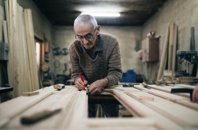 343 хил. българи взимат пенсия и работят