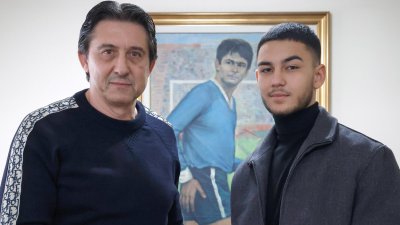 Синът на Бабангида подписа с Левски