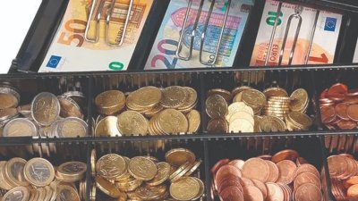 КЗП пришпори търговците да се заредят с достатъчно евромонети 