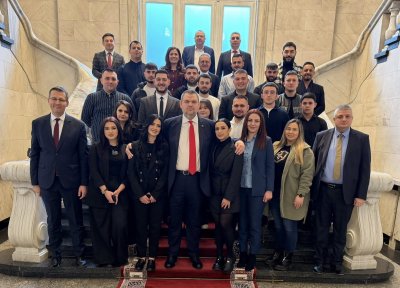 Делян Пеевски пак прие посетителска група в Музея на сглобката (СНИМКИ) 