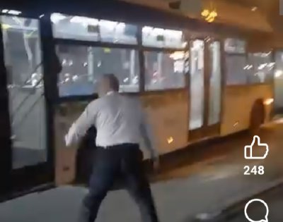 Младеж нападна шофьор на рейс (ВИДЕО)