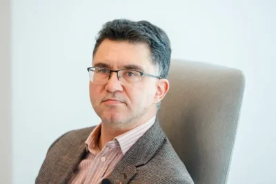 По официални данни на Националната агенция за приходите близо 100