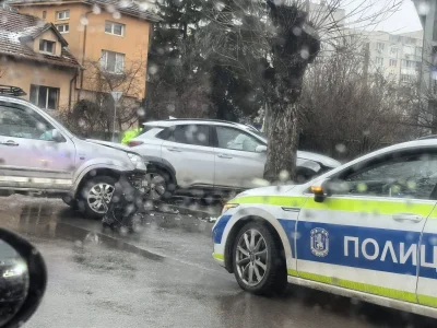 Катастрофа запуши улица в столичен квартал