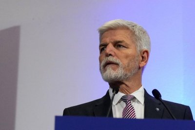 Десетки хиляди чехи излязоха на демонстрации в подкрепа на президента Петър Павел