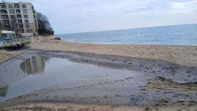 Замърсяването с мазут  което беше открито на плаж Кабакум край