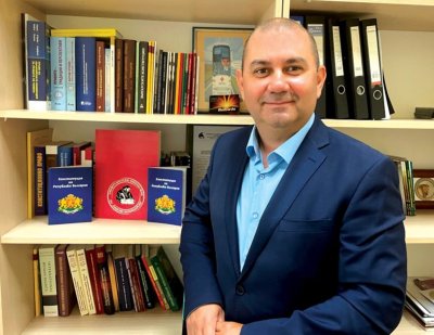 Доц. Христо Паунов за смяната на Назарян: Процедурата е бавна, има 14 дни за нов избор