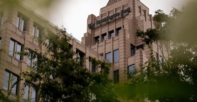 Над 300 журналисти около една трета от целия екип на