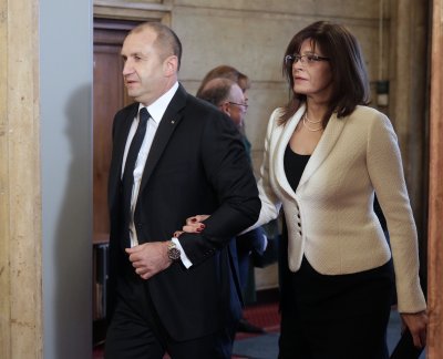 Тъщата на Радев брои 165 000 евро за парцел в с. Иваняне 