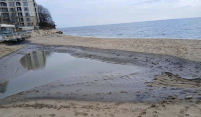 Плаж "Кабакум" осъмна замърсен с мазут