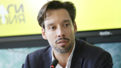 "Спаси София" тръгнаха срещу бетона в София, но не им дават път 