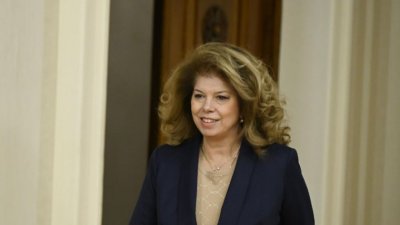 Йотова започва консултации с партиите във вторник, избират премиер