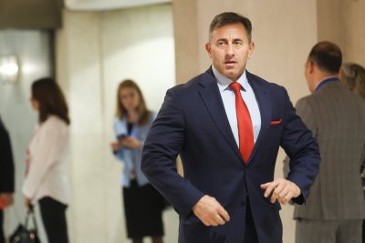 Данъчните си вдигнали заплатите с 15% чрез бонуси