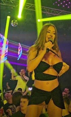 В истински разврат и евтино зрелище се превърна участието на