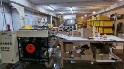 Незаконната фабрика за цигари край Перник - най-голямата у нас (СНИМКИ)