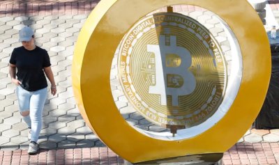 Биткойнът на най-ниската си цена, откакто Тръмп е президент