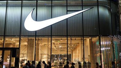Разследват &bdquo;Найк&ldquo; за дискриминация на бели служители