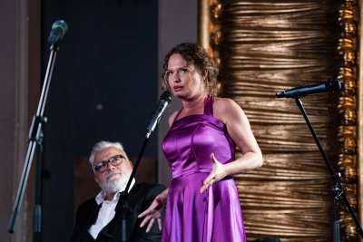 Нагъл бакшиш заплашва актриса от Народния: Ще ти избия зъбите!