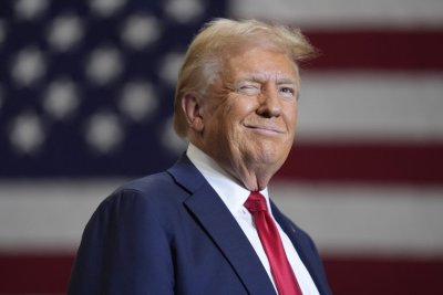 Тръмп копае дъното: Показа Барак и Мишел Обама като маймуни 