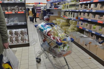 54-годишен вилня в пловдивски магазин, нахвърли се и върху полицаи