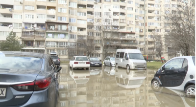 Езеро в столицата заради теч на ВиК