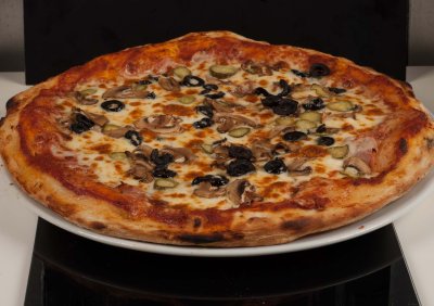 Пица в Разград излиза 35 лева! Вие нормални ли сте (СНИМКИ)