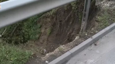 Свлачище застрашава къщи в село Варвара