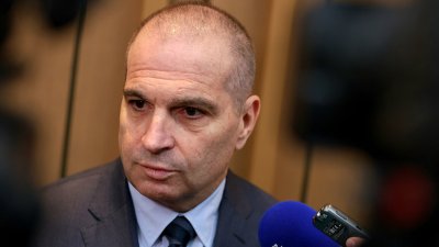 Гроздан Караджов готов с договорите за жп превозите