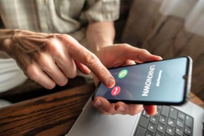 17-годишно момче задигна телефона на жена, използвайки сила