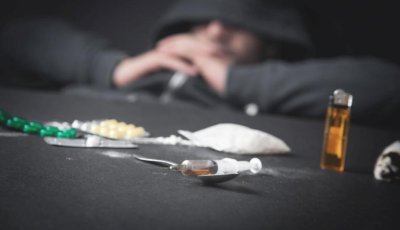 Задържаха трима мъже с наркотици в Айтос съобщиха от полицията Те са