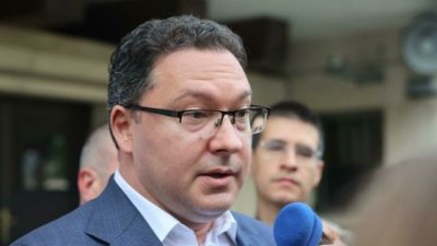 Даниел Митов го няма, но му дават 4,8 милиона евро