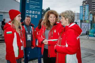 Президентът на България Илияна Йотова влезе в олимпийското село където