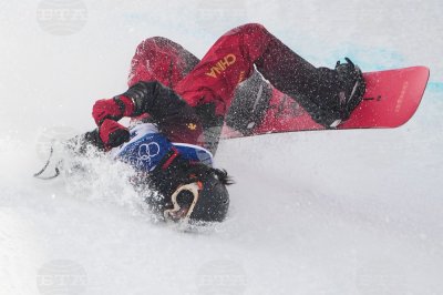 Китайската сноубордистка Лиу Дзиаю пострада сериозно по време на квалификацията