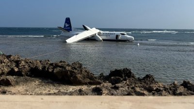 Самолет излезе от пистата и &bdquo;кацна&ldquo; в Индийския океан