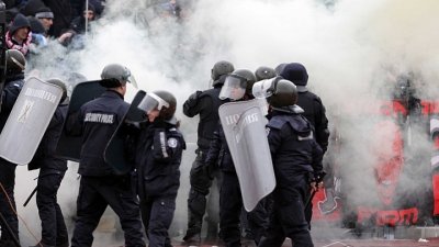 С фуражка, палка, пистолет...