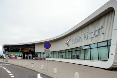 Полша затвори летища заради "непланирана военна дейност"